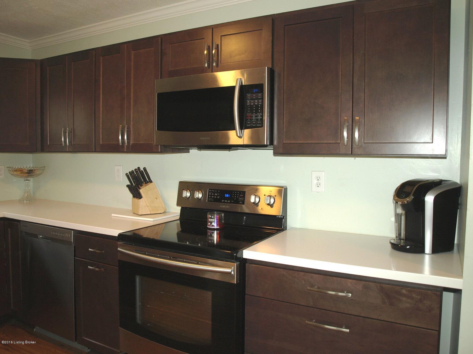 6815 Barbrook Road Louisville, KY 40258 - Photo 22 of 35 P7060412