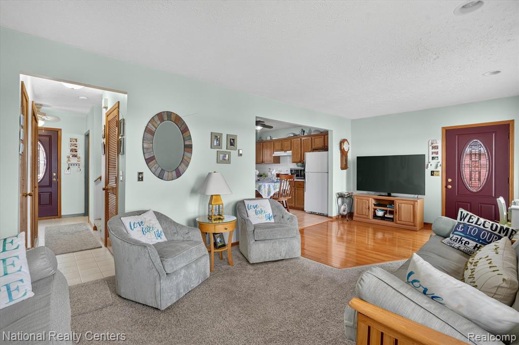 9450 Dexter-Pinckney Road Pinckney, MI 48169 - Photo 6 of 39