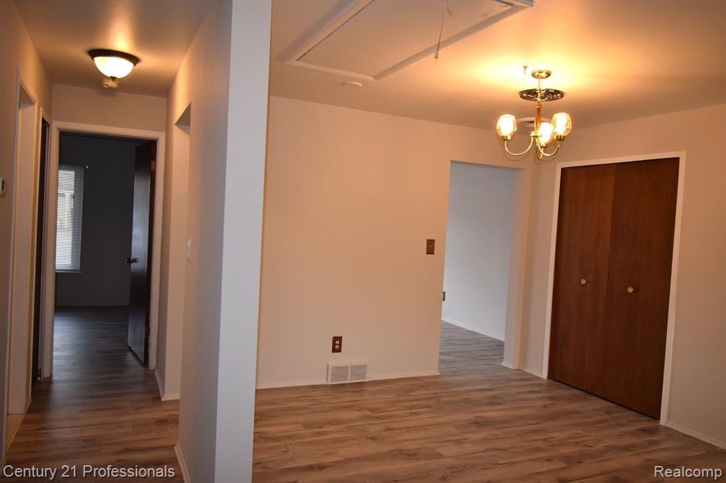 308 North Rochester Road, Unit 17 Clawson, MI 48017 - Photo 10 of 28 Gallery Image 10