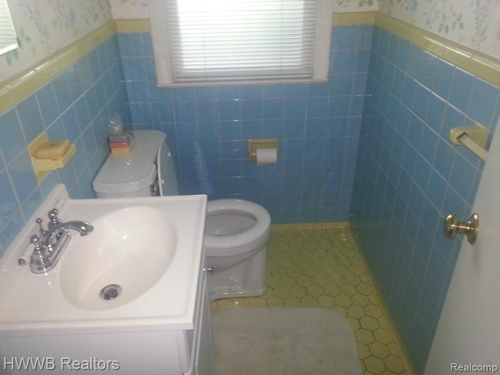 1150 Yorkshire Road Birmingham, MI 48009 - Photo 15 of 18 12.jpg