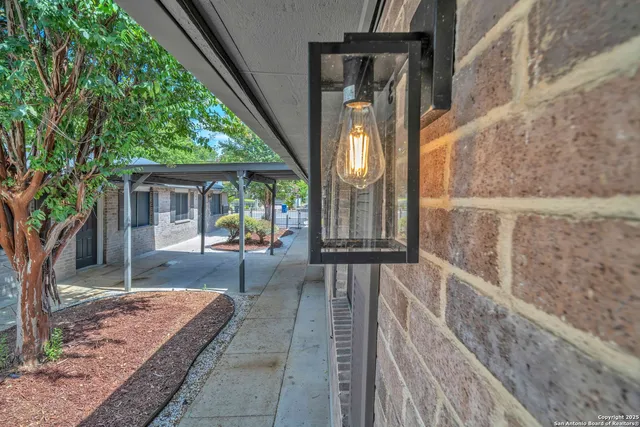a view of a house with backyard and porch