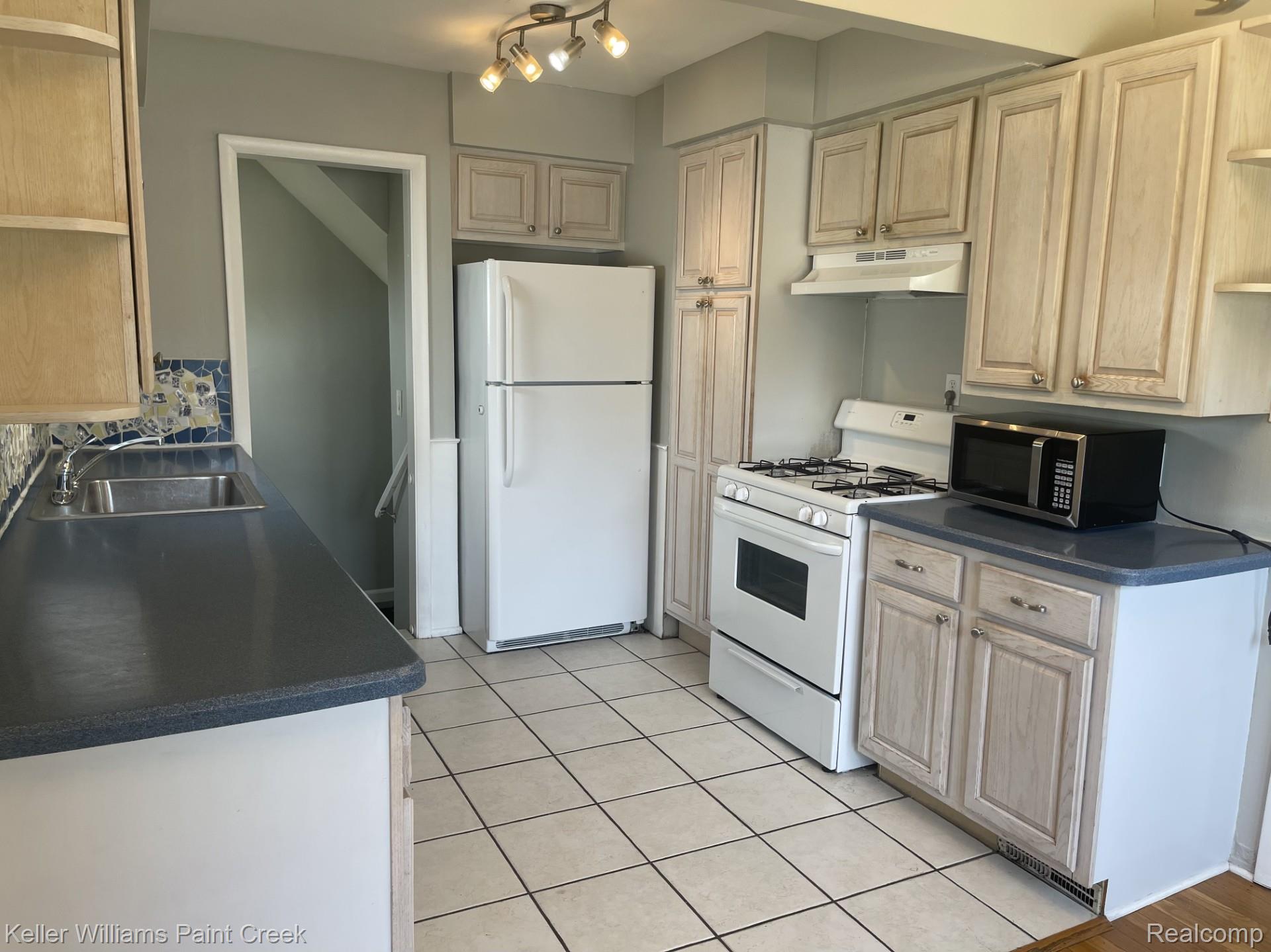2936 Greenfield Road Berkley, MI 48072 - Photo 7 of 12 6c8e486b-6cf6-43c8-82d1-717ebc8f1170.jpg