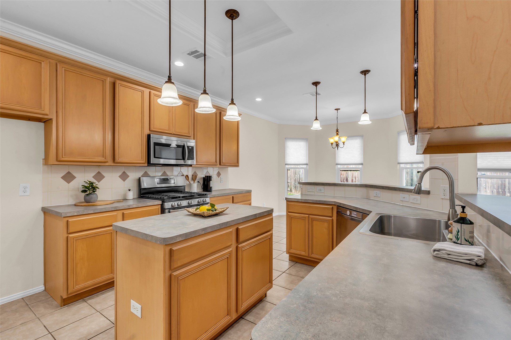21618 Hannover Forest Spring, TX 77388 - Photo 13 of 32 Kitchen.