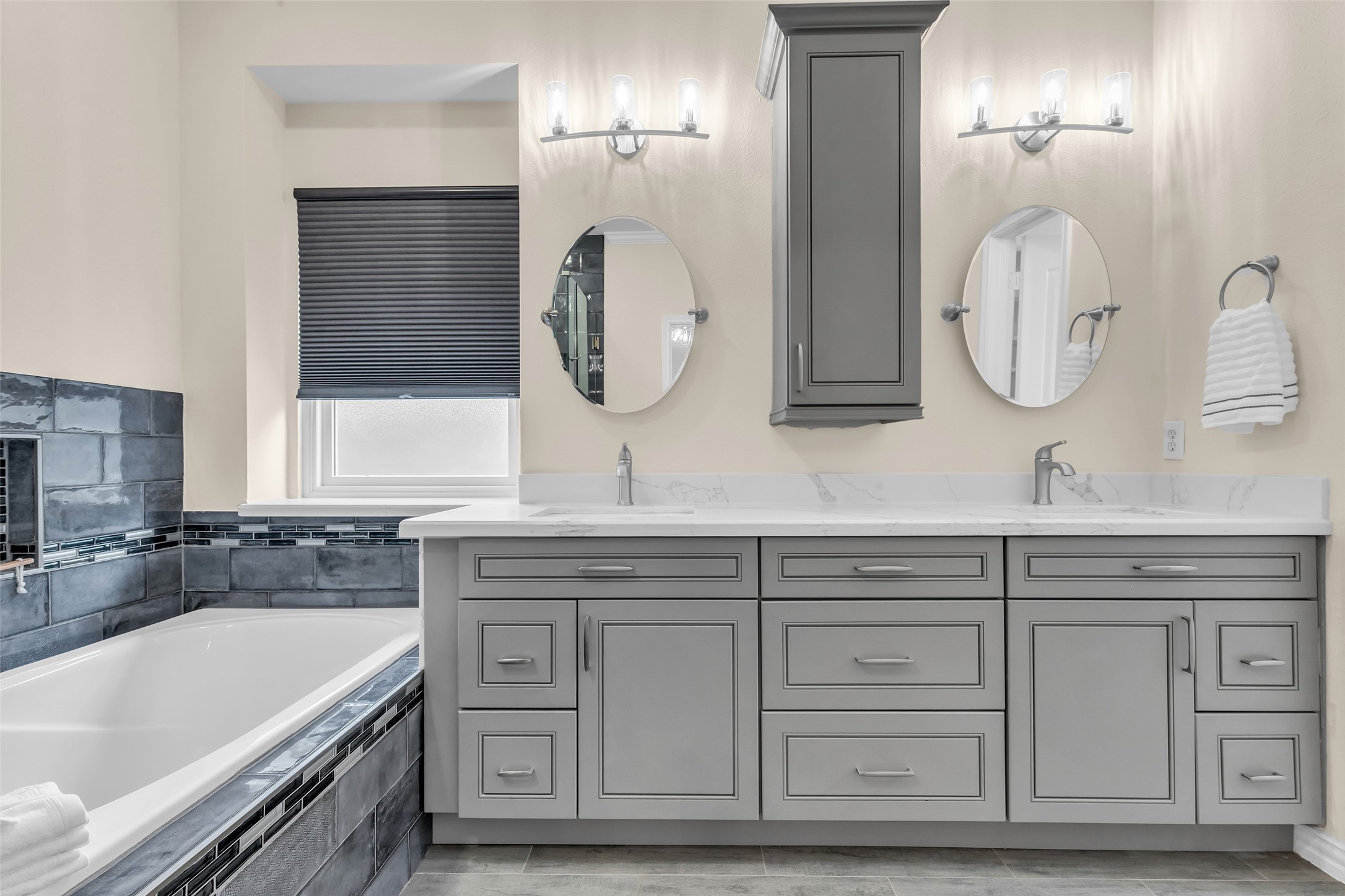 21618 Hannover Forest Spring, TX 77388 - Photo 19 of 32 Primary bath dual sinks.