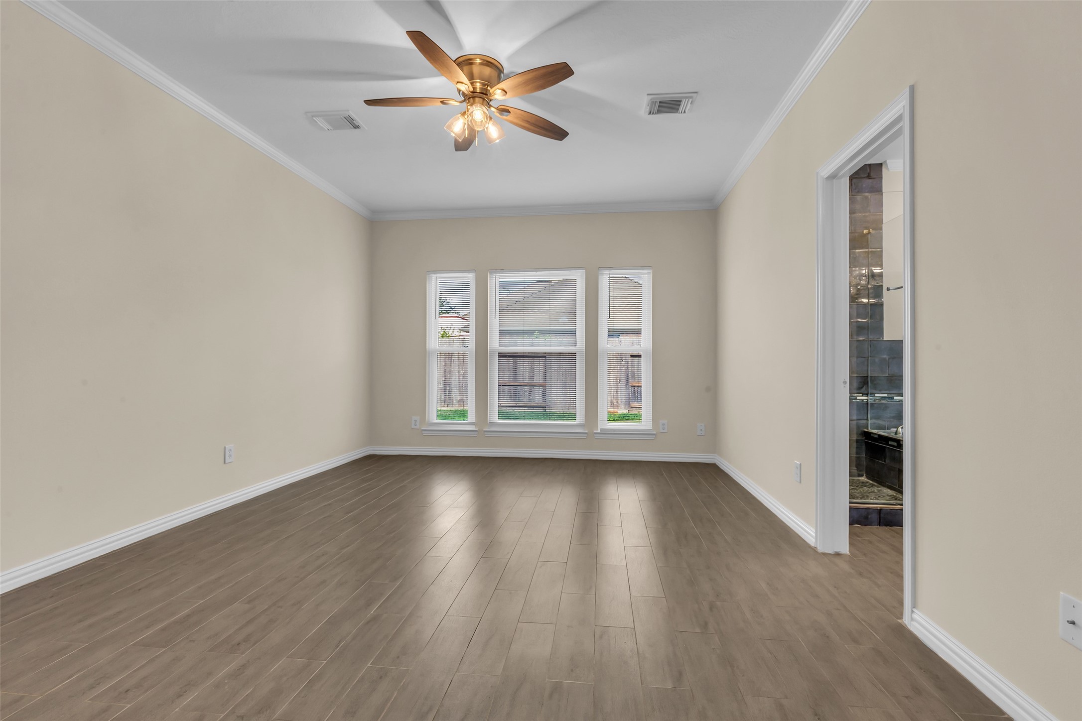 21618 Hannover Forest Spring, TX 77388 - Photo 21 of 32 Primary room.