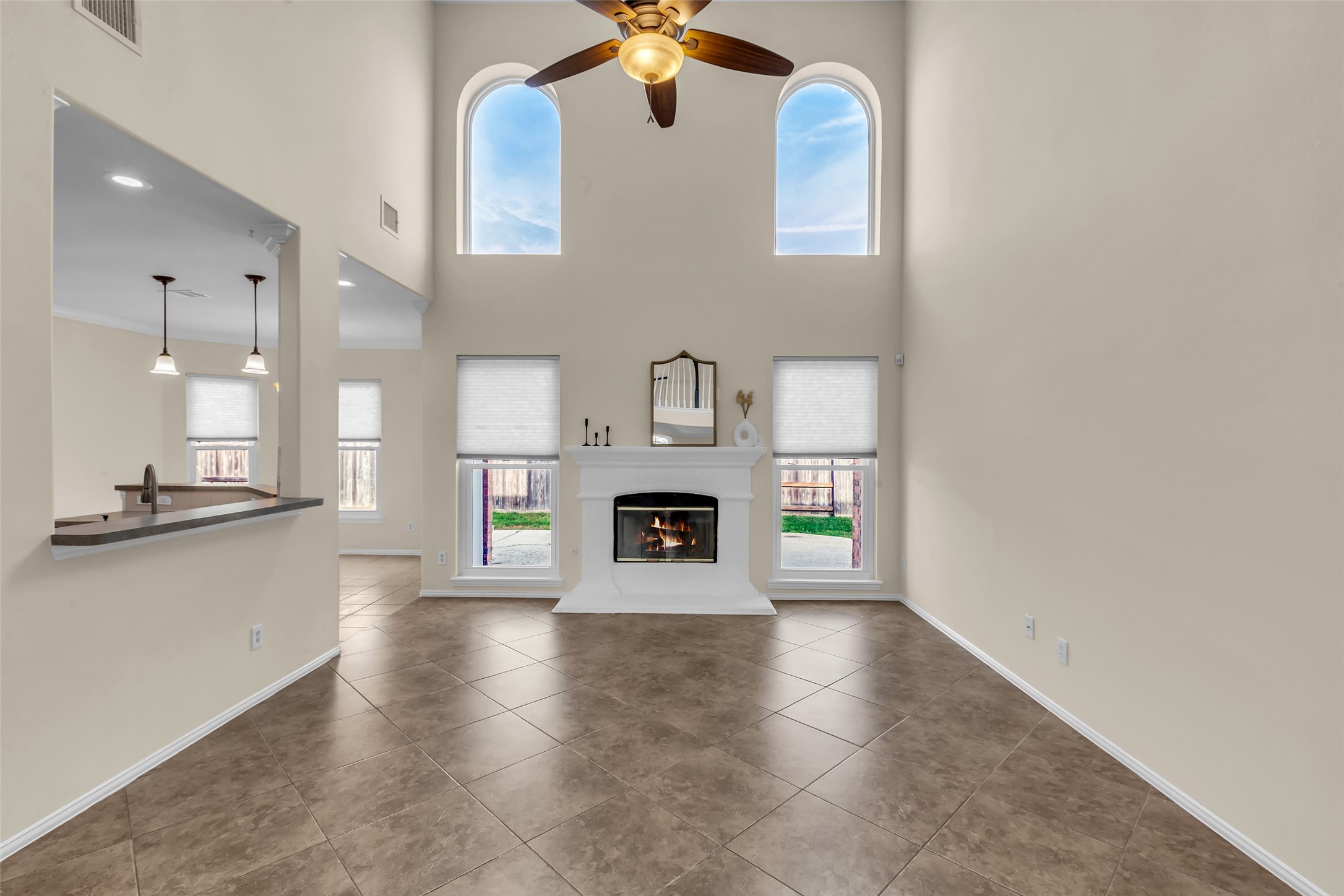 21618 Hannover Forest Spring, TX 77388 - Photo 4 of 32 Living area.