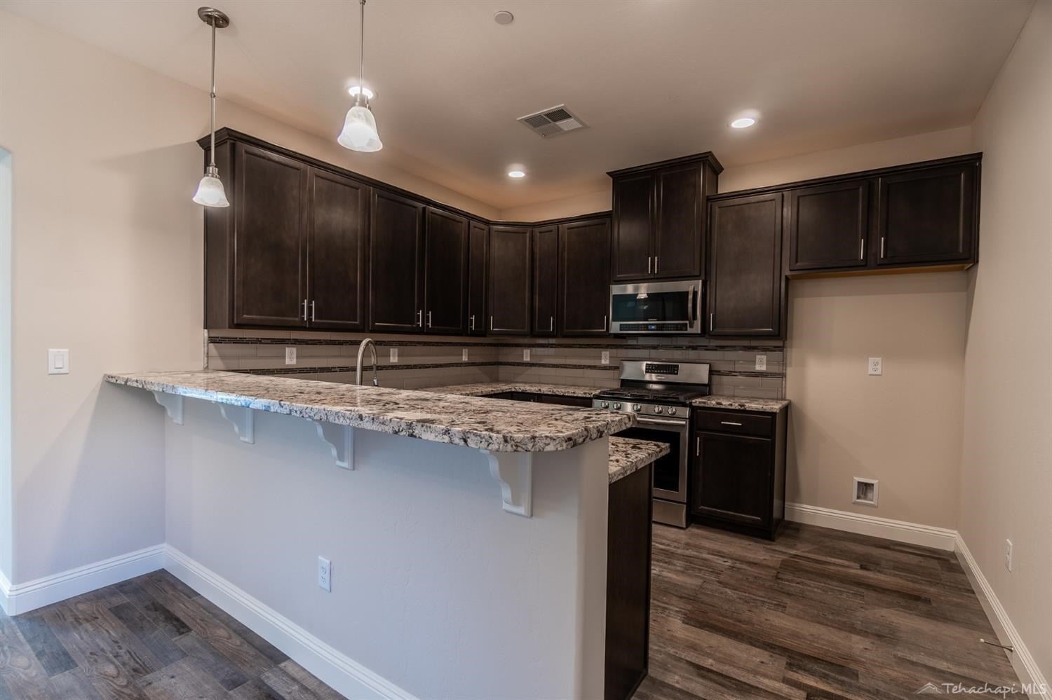 17621 Busher Way Tehachapi, CA 93561 - Photo 8 of 46 Gallery Image 8