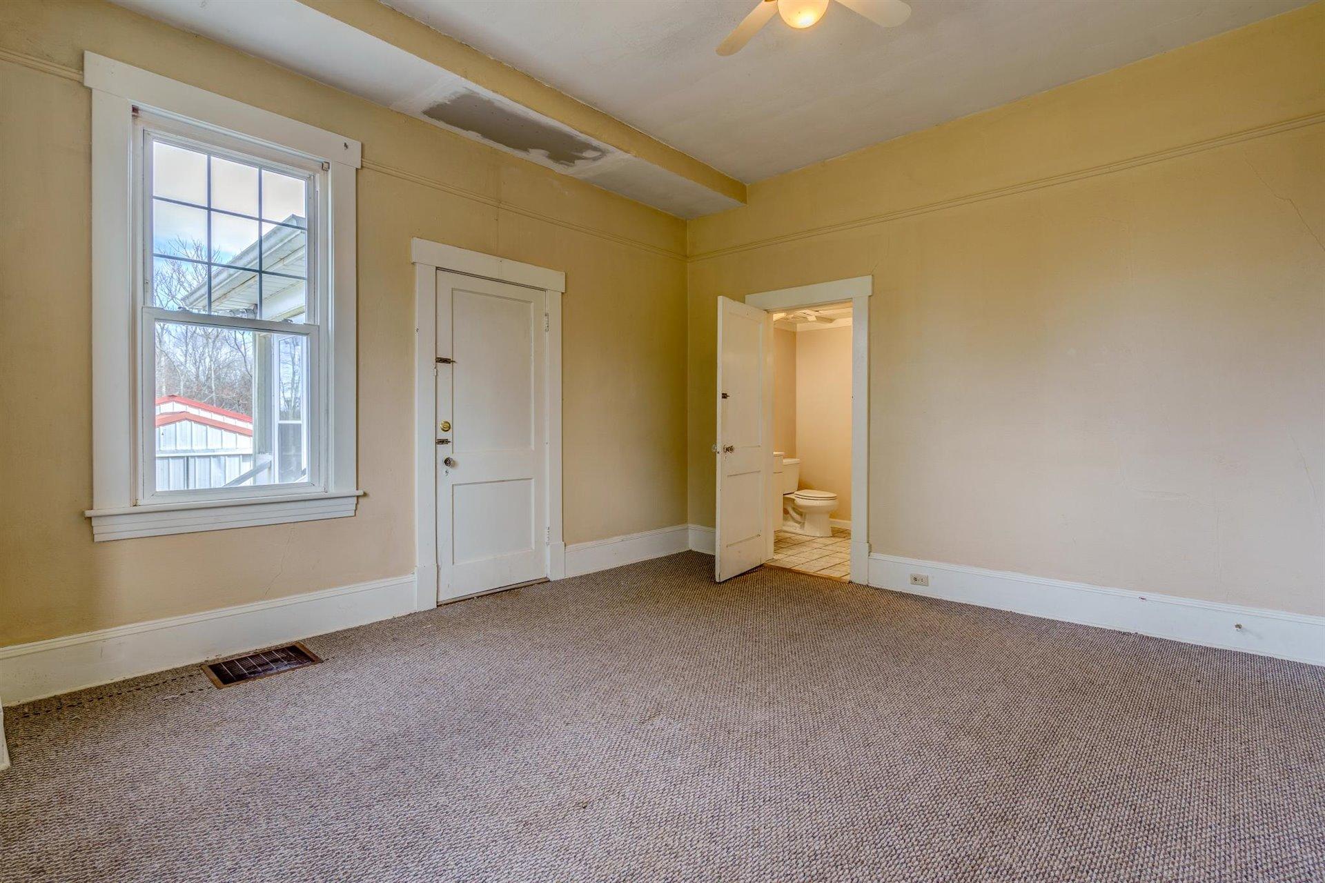 185 Tabernacle Road Penhook, VA 24137 - Photo 21 of 37 an empty room with windows and closet