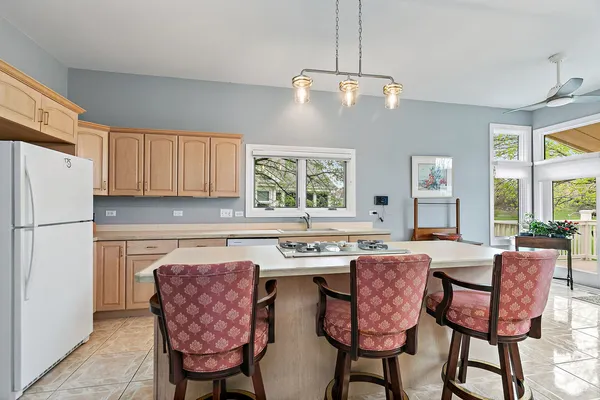$549,900 | 3 Sunvalley Court, Lake In The Hills, IL 60156