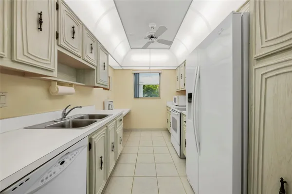 $95,000 | 2460 Southwest 22nd Avenue, Unit 810, Delray Beach, FL 33445