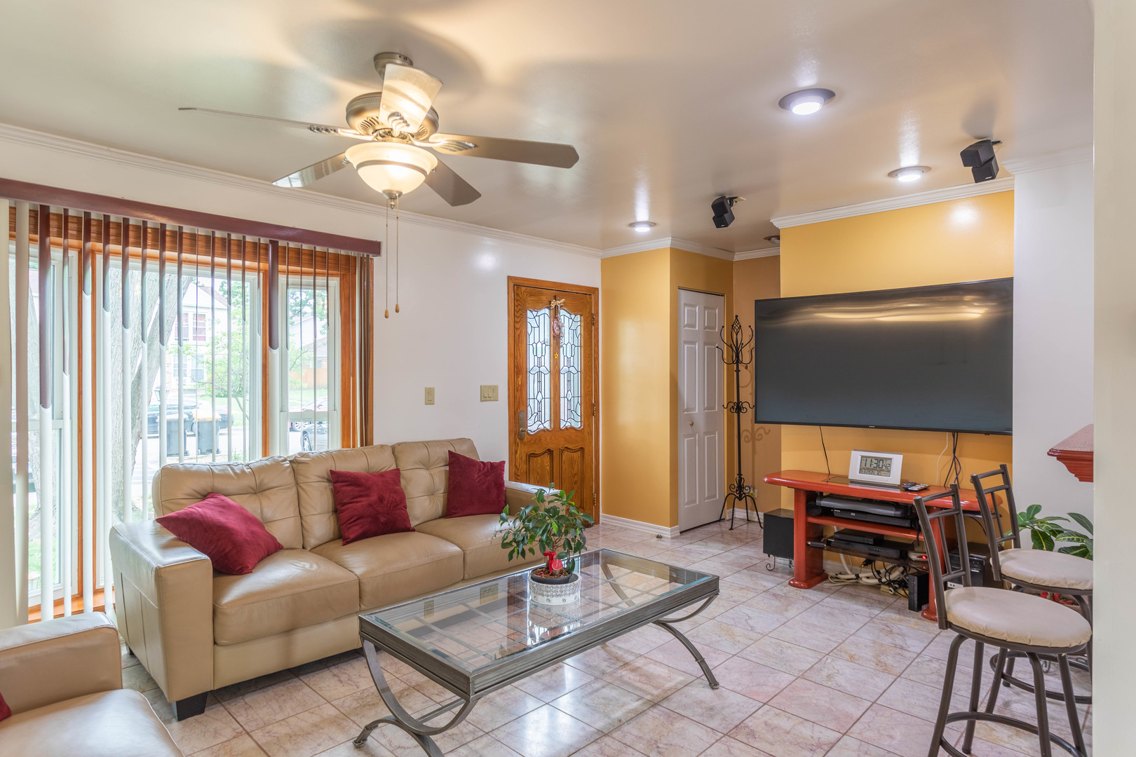 4057 Club Tree Drive Streamwood, IL 60107 - Photo 3 of 44