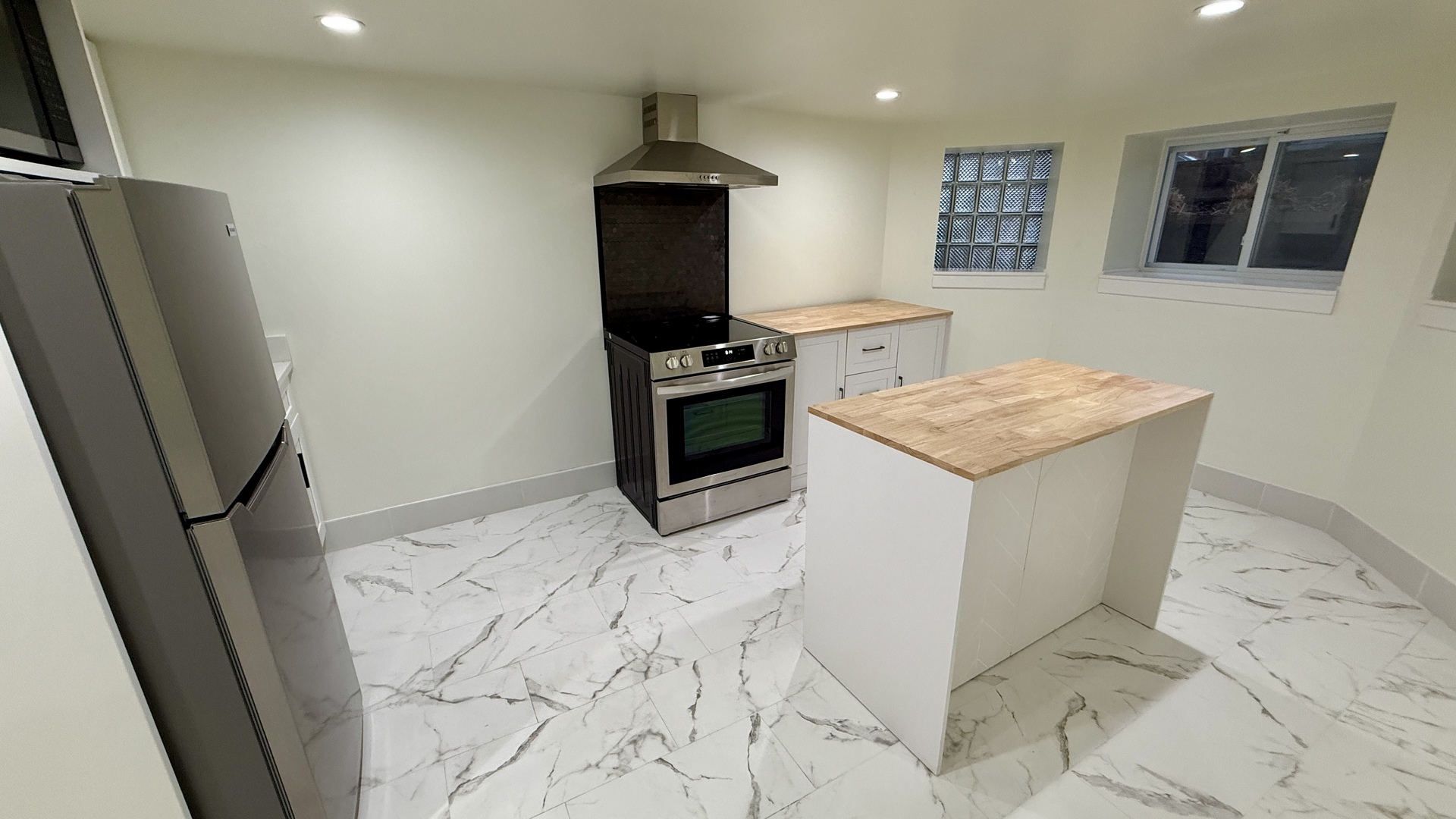 1906 West 34th Place, Unit G Chicago, IL 60608 - Photo 3 of 10 a kitchen with a sink stove and refrigerator