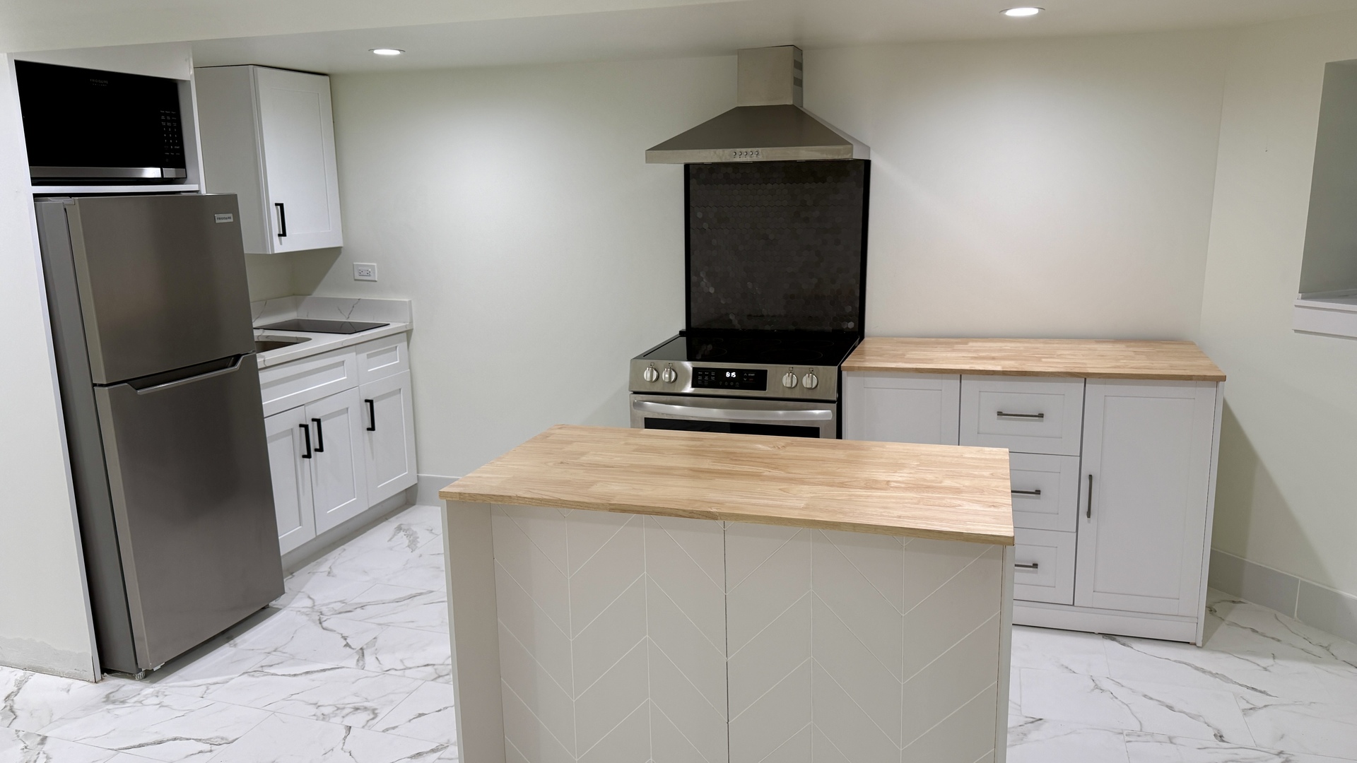 1906 West 34th Place, Unit G Chicago, IL 60608 - Photo 4 of 10 a kitchen with stainless steel appliances a refrigerator and a stove