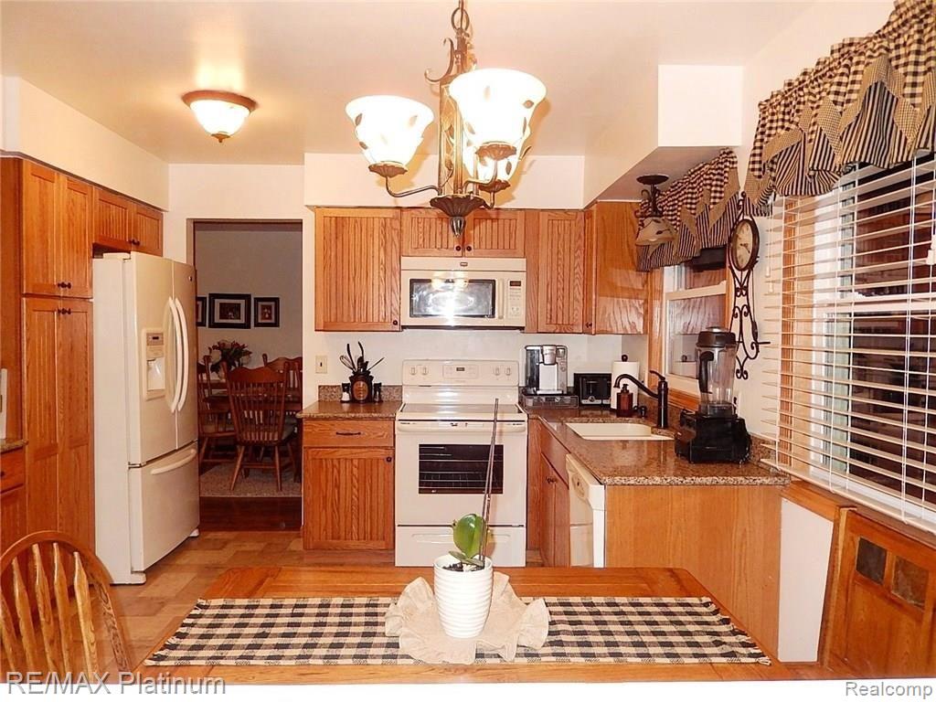 7442 Herbst Road Brighton, MI 48114 - Photo 18 of 70 18.JPG