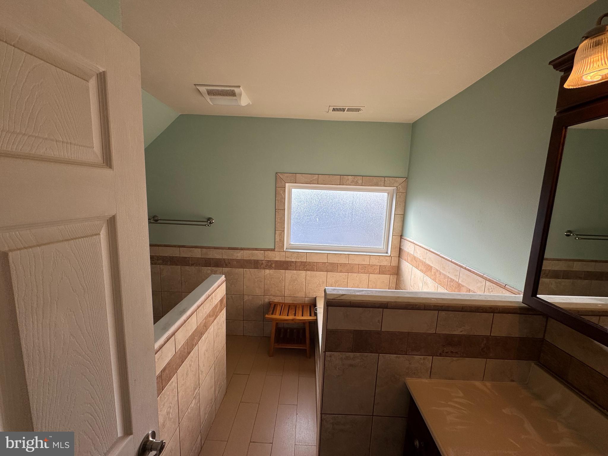 46 Hydrangea Road Levittown, PA 19056 - Photo 12 of 18