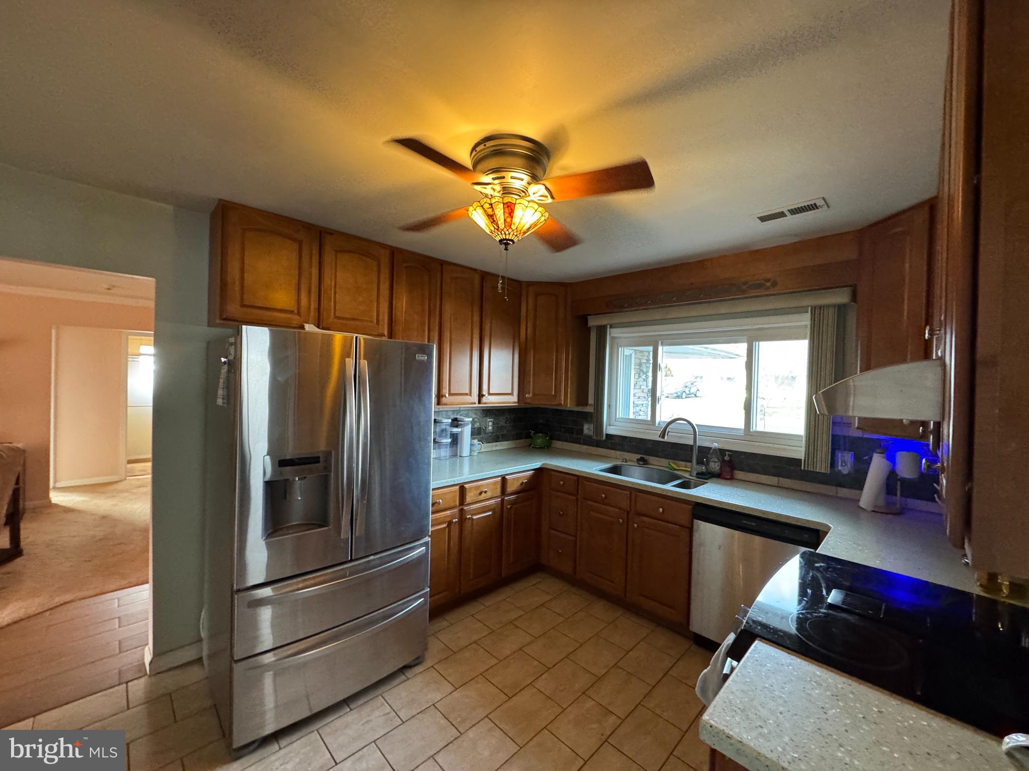 46 Hydrangea Road Levittown, PA 19056 - Photo 2 of 18