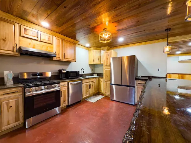 $825,000 | 80 Lafitte Square, Florien, LA 71429