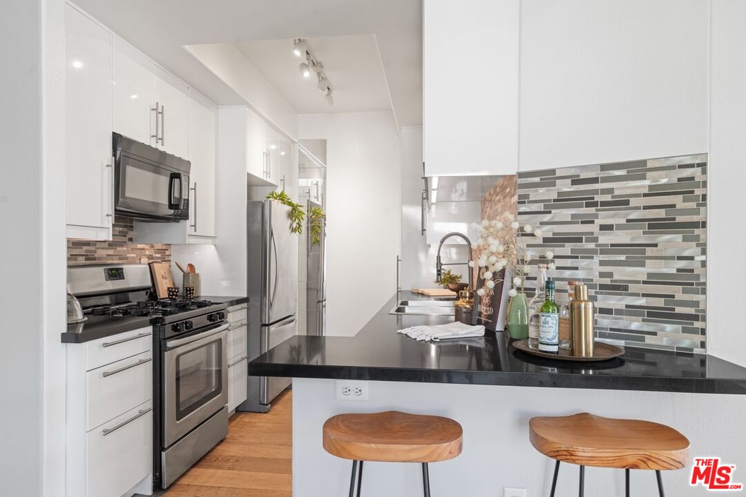 4060 Glencoe Avenue, Unit 231 Marina del Rey, CA 90292 - Photo 7 of 28