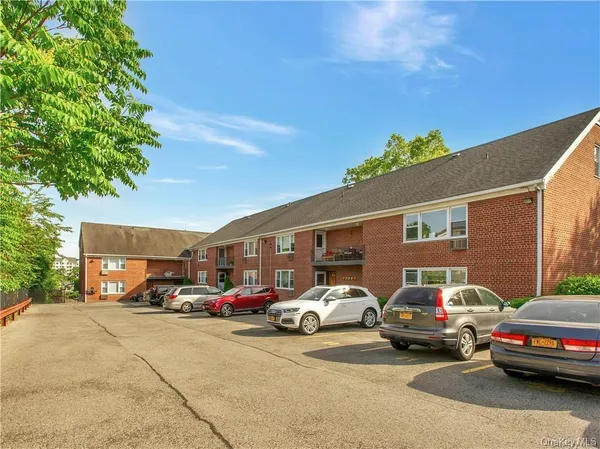 $2,350 | 504 Pelham Road, New Rochelle, NY 10805