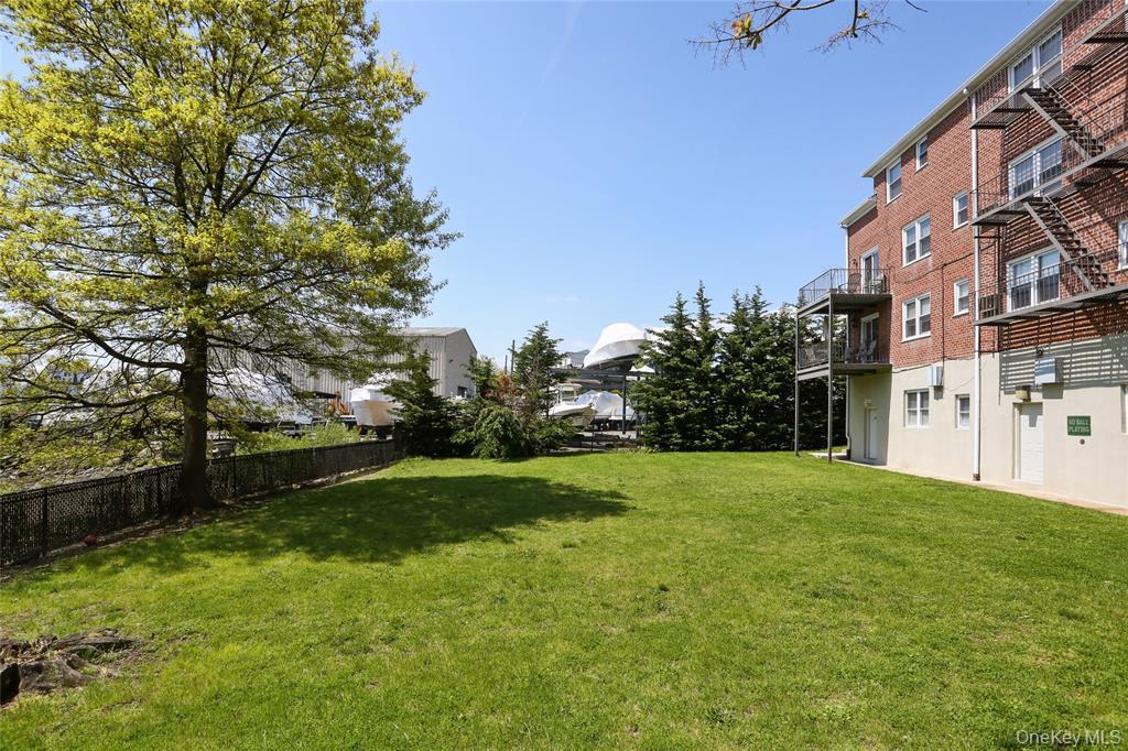 504 Pelham Road New Rochelle, NY 10805 - Photo 19 of 26