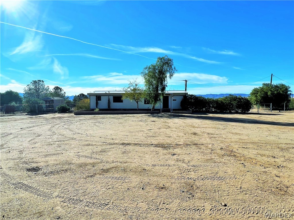 171 South Houck Road Golden Valley, AZ 86413 - Photo 25 of 36 a view of a house with a yard