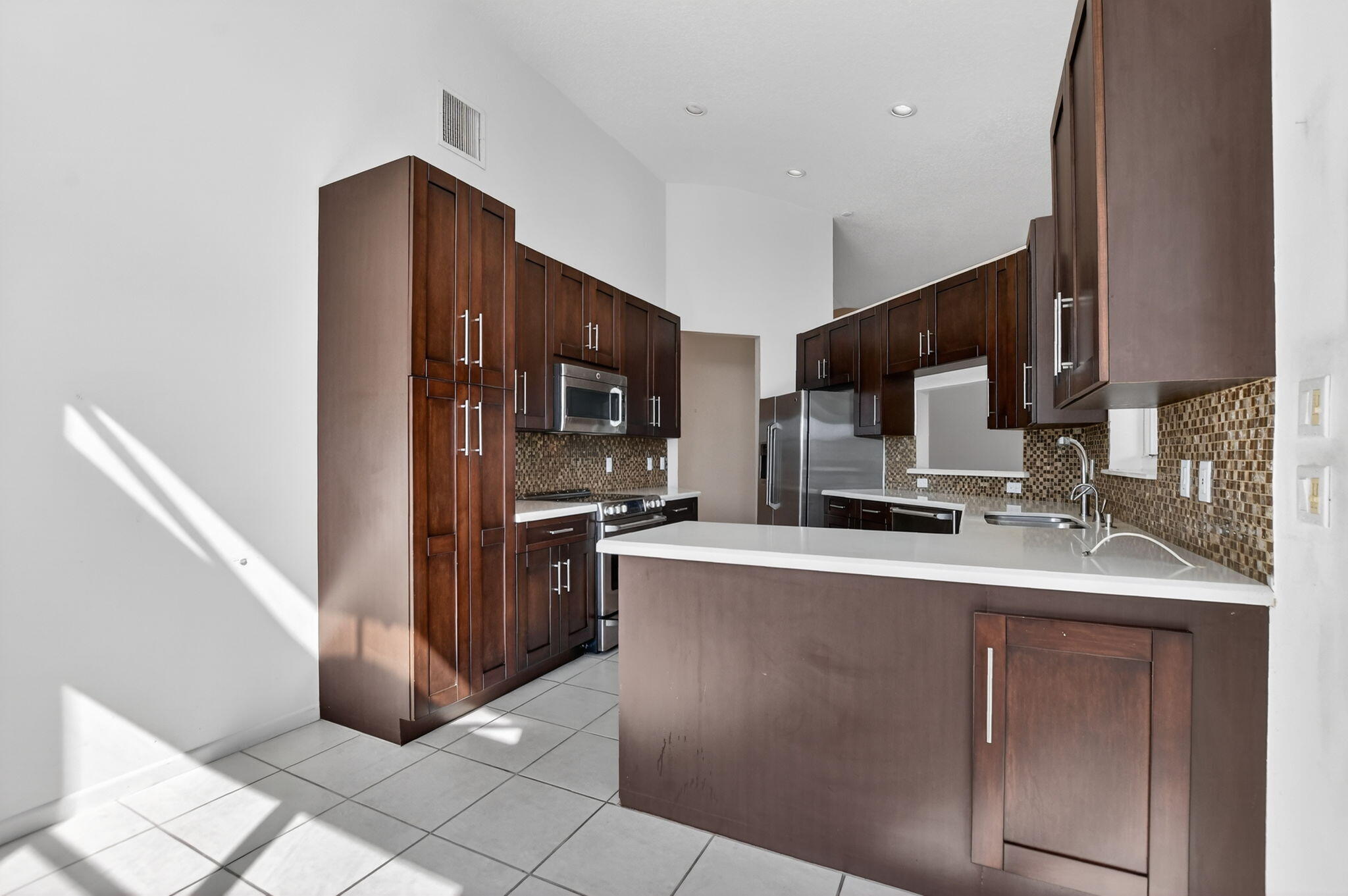 6306 Brava Way Boca Raton, FL 33433 - Photo 11 of 45 kitchen