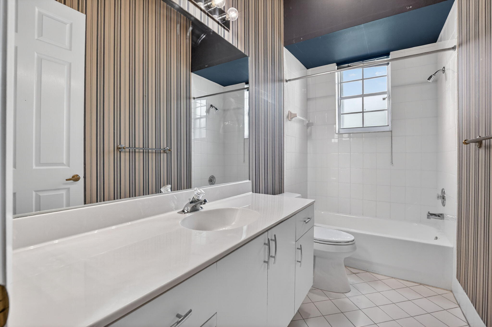 6306 Brava Way Boca Raton, FL 33433 - Photo 21 of 45 2nd bathroom