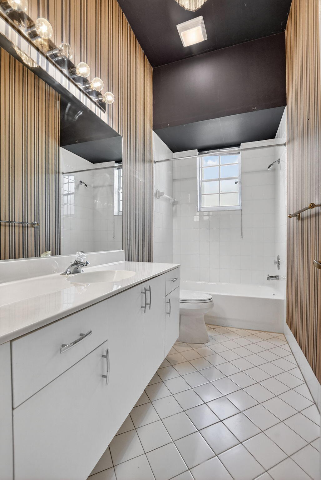 6306 Brava Way Boca Raton, FL 33433 - Photo 22 of 45 2nd bathroom