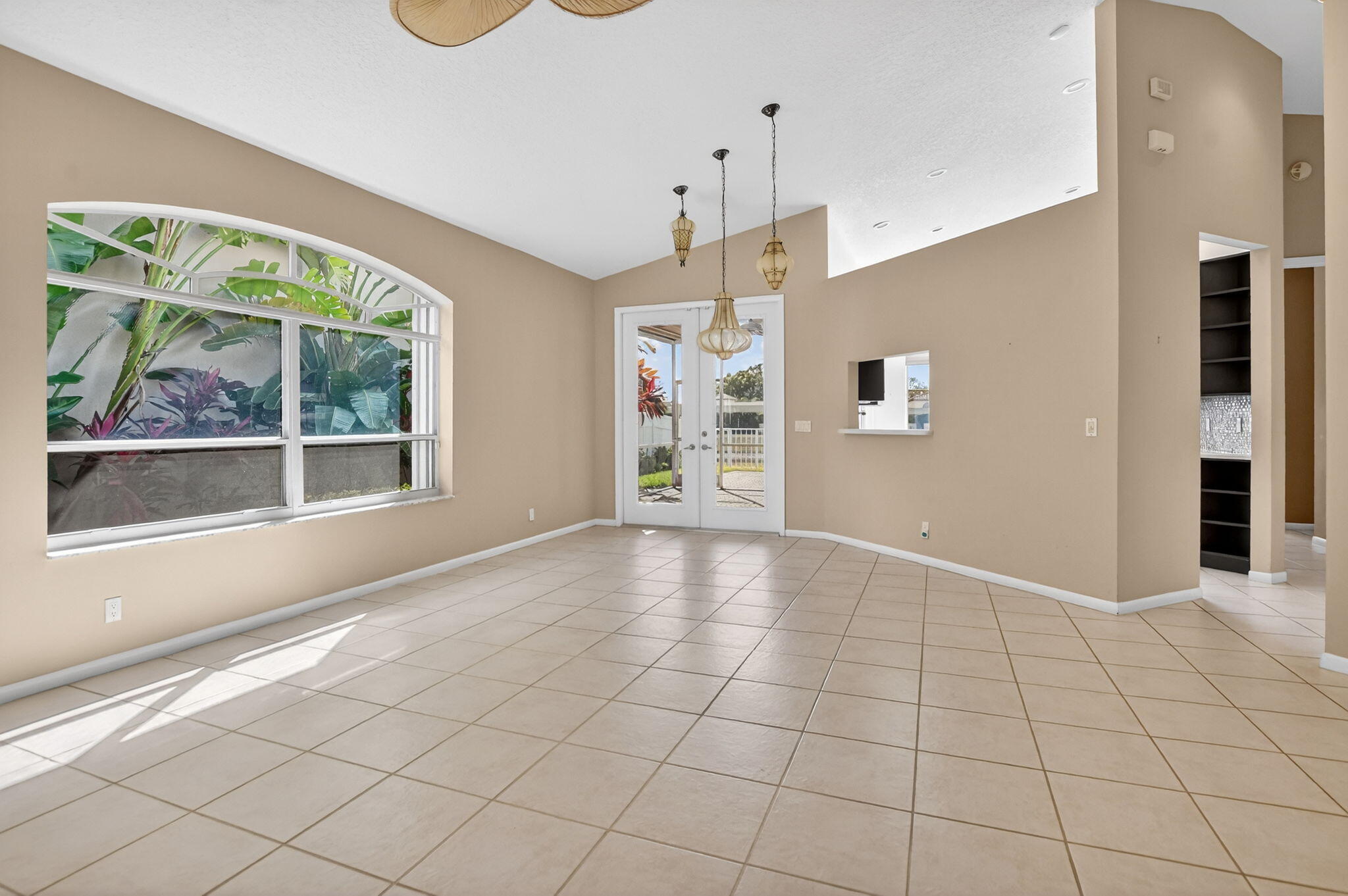 6306 Brava Way Boca Raton, FL 33433 - Photo 4 of 45 living room