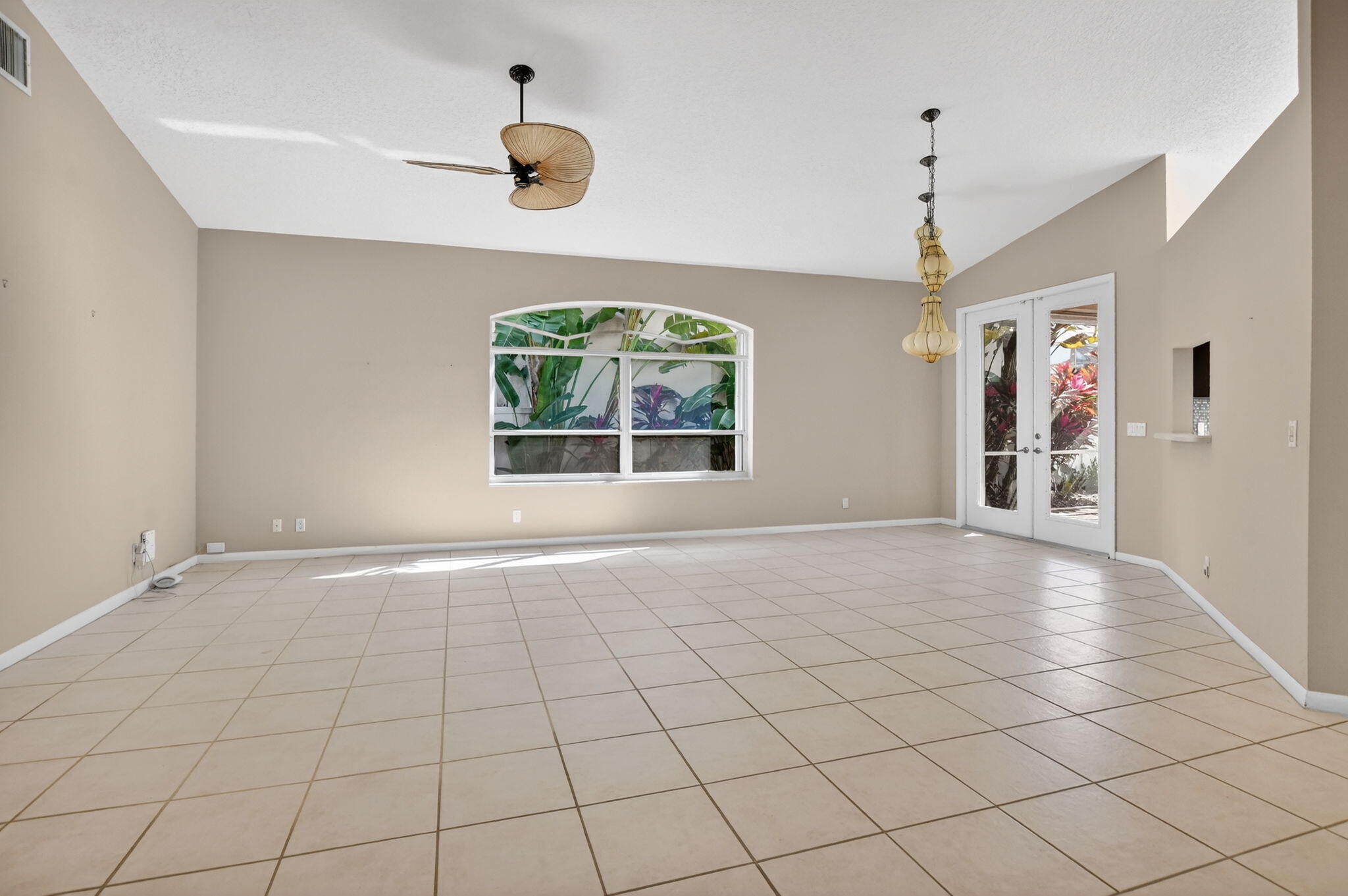 6306 Brava Way Boca Raton, FL 33433 - Photo 5 of 45 living room
