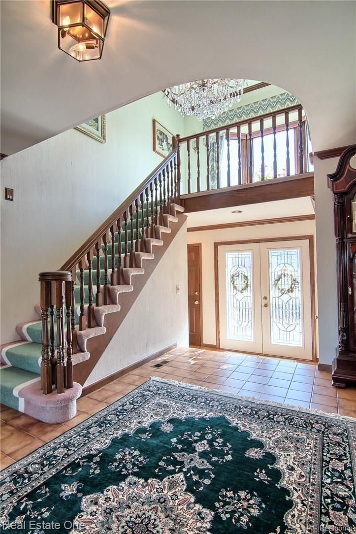 3362 Greenspring Lane Rochester, MI 48309 - Photo 4 of 40 Foyer.jpg