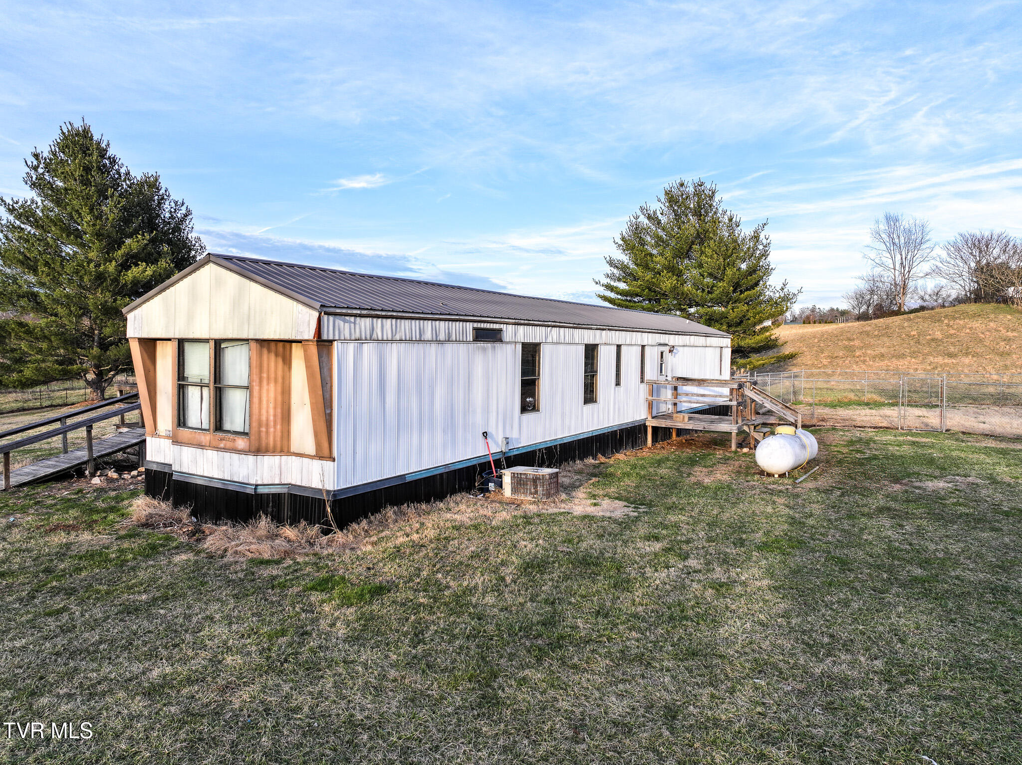 1806 Nolichuckey Road Greeneville, TN 37743 - Photo 11 of 49 DJI_20250214173058_0476_D-Edit