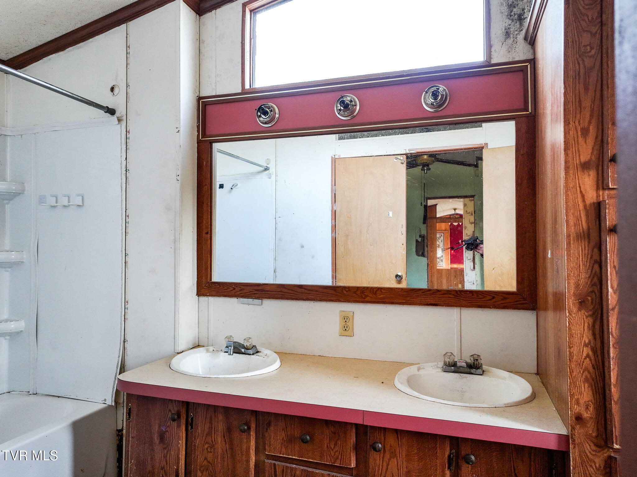 1806 Nolichuckey Road Greeneville, TN 37743 - Photo 36 of 49 DJI_20250214174111_0512_D