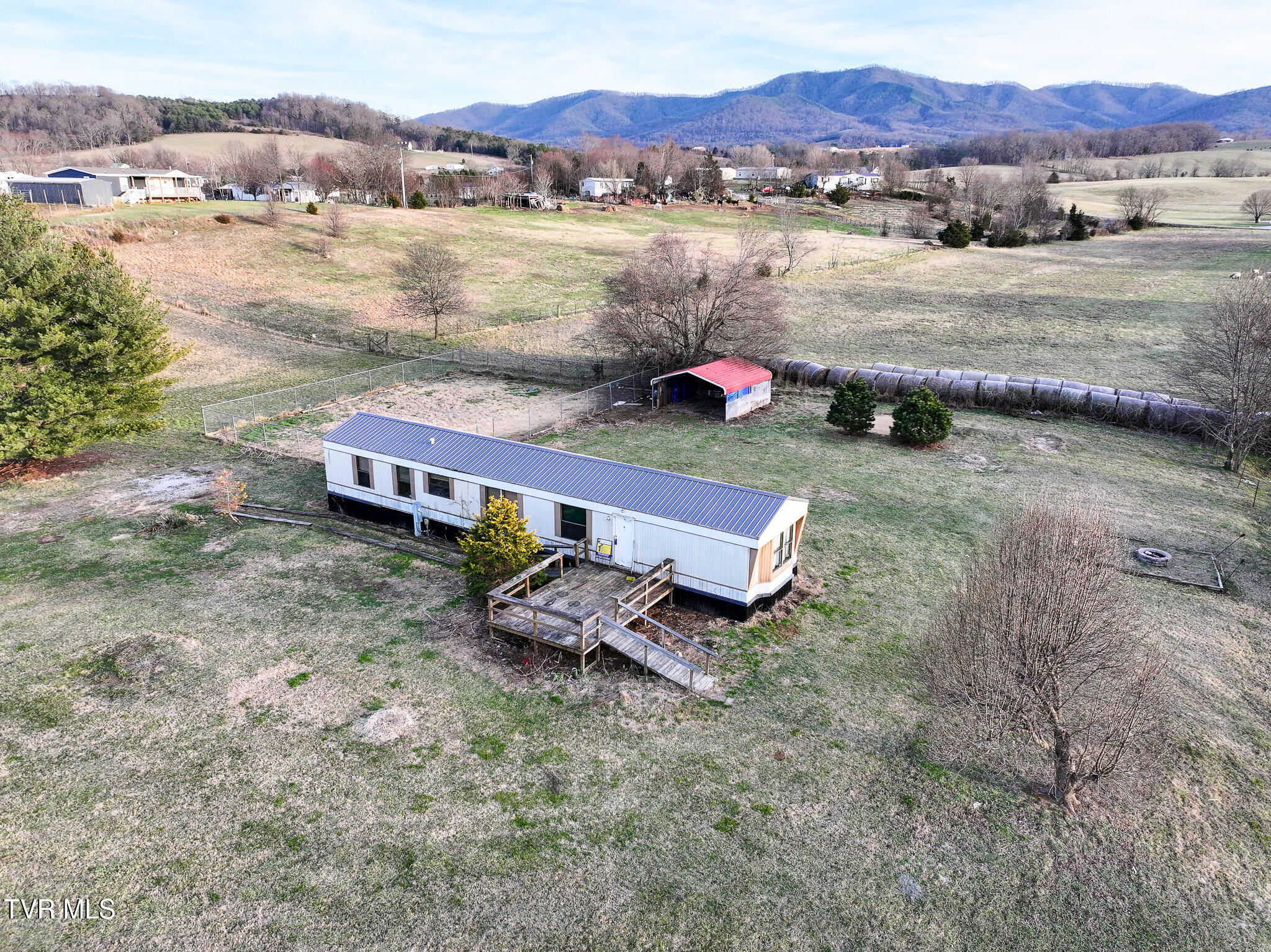 1806 Nolichuckey Road Greeneville, TN 37743 - Photo 5 of 49 DJI_20250214172811_0469_D