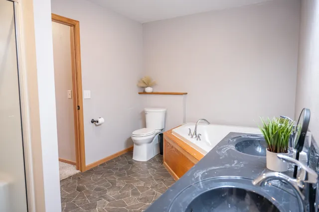 $799,000 | N8444 State Road 80, New Lisbon, WI 53950