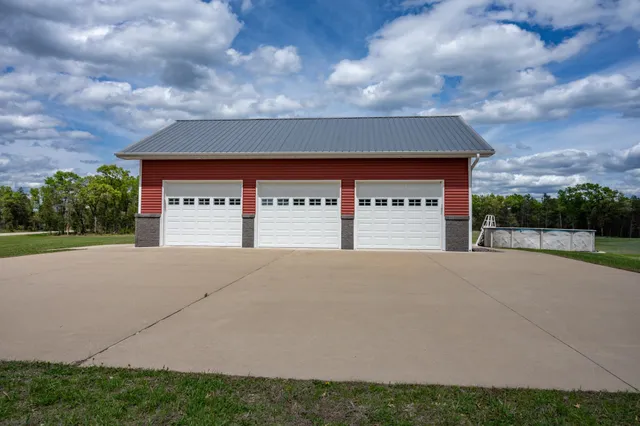 $799,000 | N8444 State Road 80, New Lisbon, WI 53950