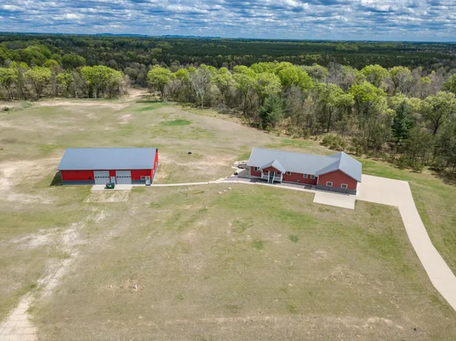 $799,000 | N8444 State Road 80, New Lisbon, WI 53950