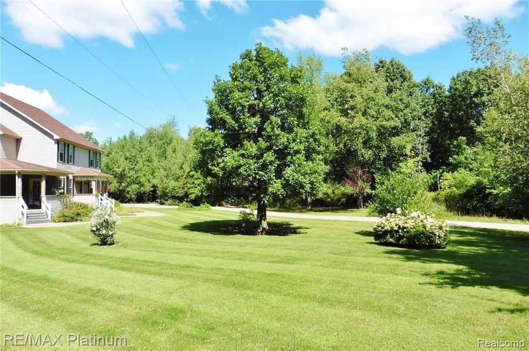 4884 Hinchey Road Howell, MI 48843 - Photo 5 of 39 FrontYard.2