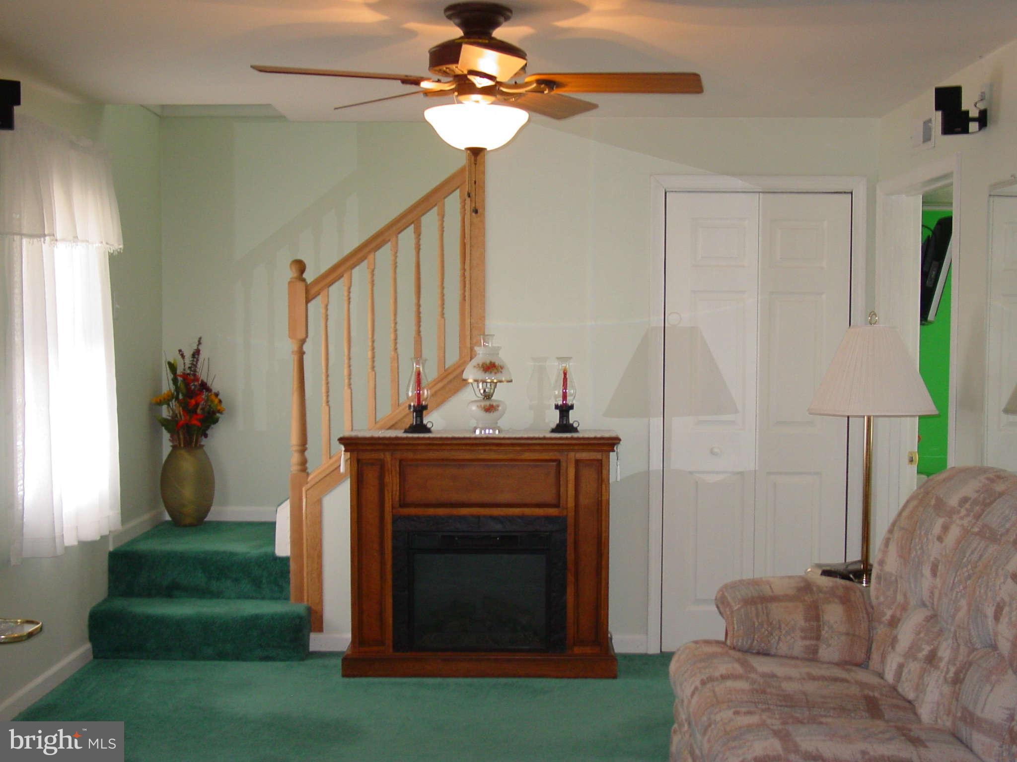 3135 Baybriar Road Baltimore, MD 21222 - Photo 10 of 29 Living Room