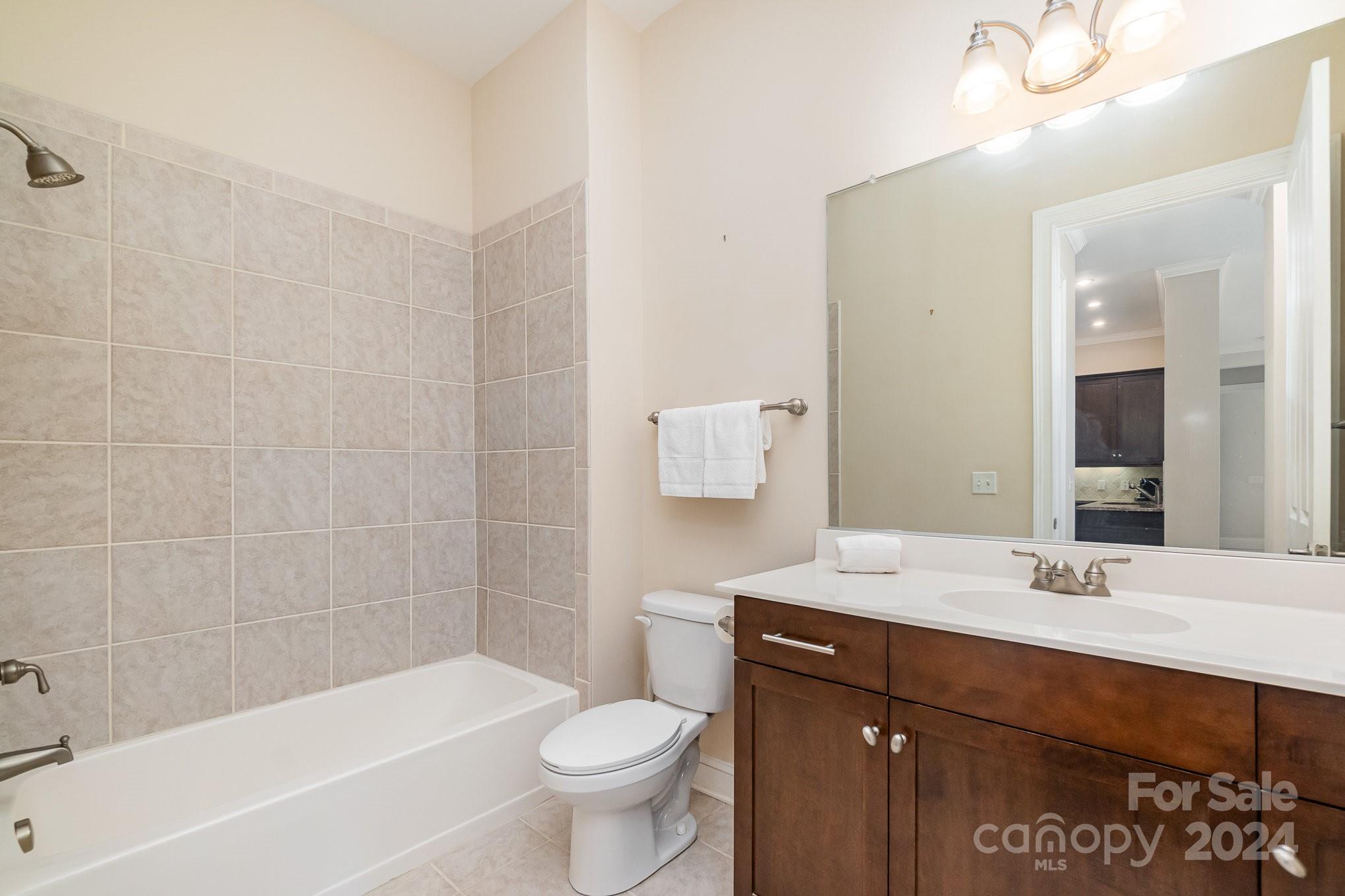 5425 Closeburn Road, Unit 213 Charlotte, NC 28210 - Photo 27 of 32 a bathroom with a sink mirror toilet and bathtub