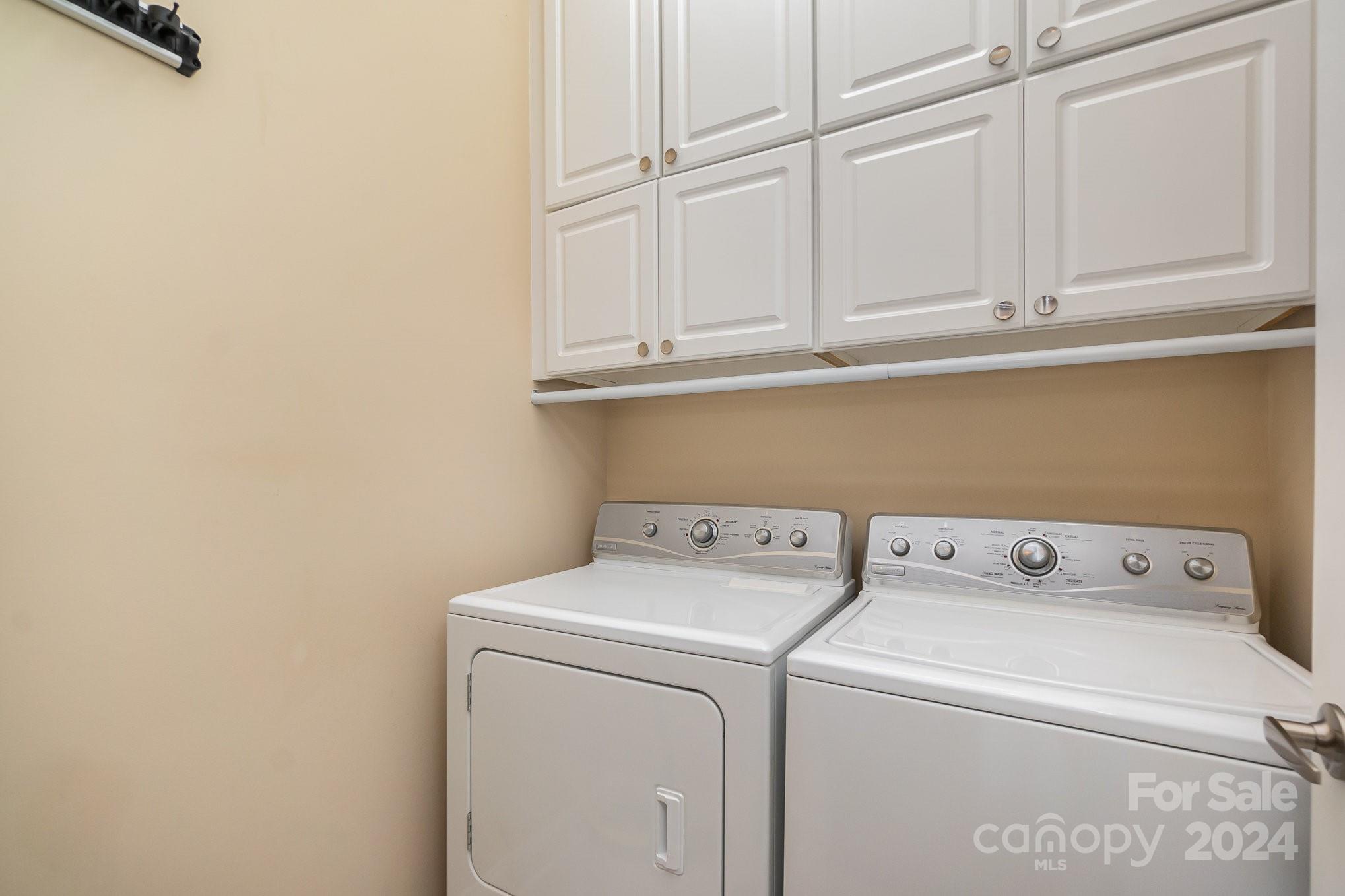 5425 Closeburn Road, Unit 213 Charlotte, NC 28210 - Photo 28 of 32 a utility room with dryer and washer