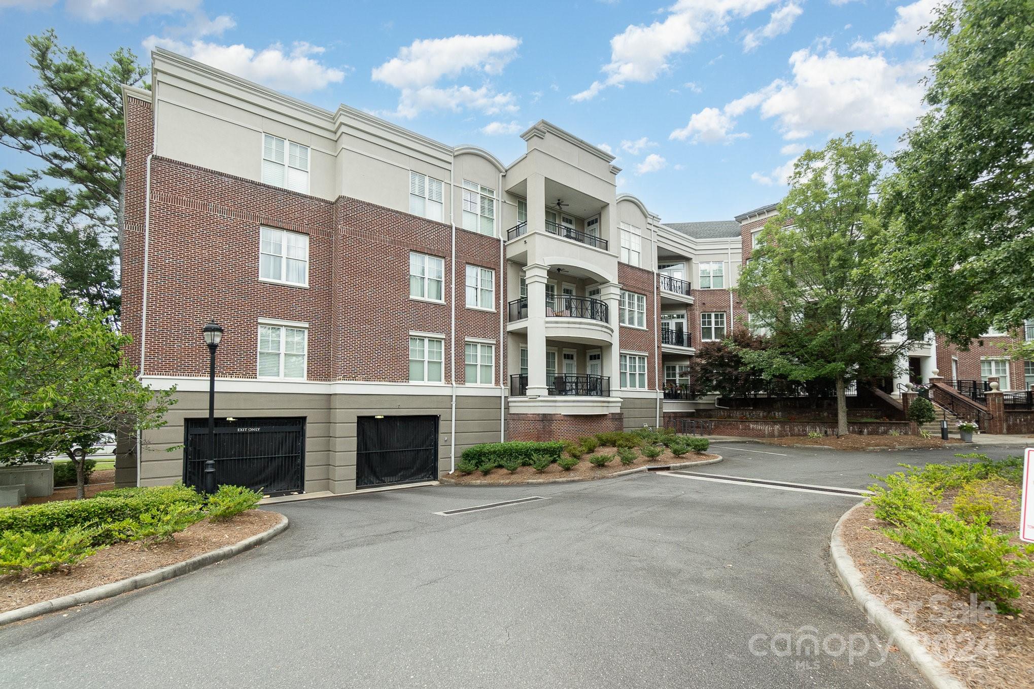 5425 Closeburn Road, Unit 213 Charlotte, NC 28210 - Photo 3 of 32 a front view of a building with a garden