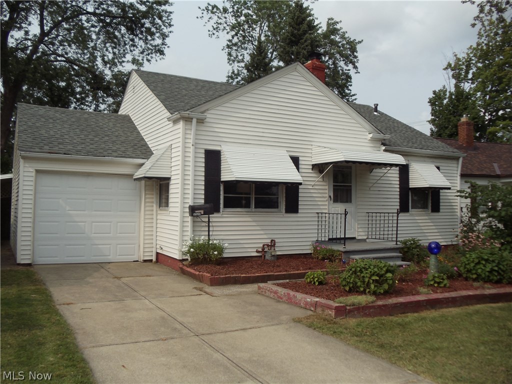 5121 Bridgewater Road Cleveland, OH 44124 - Photo 1 of 33
