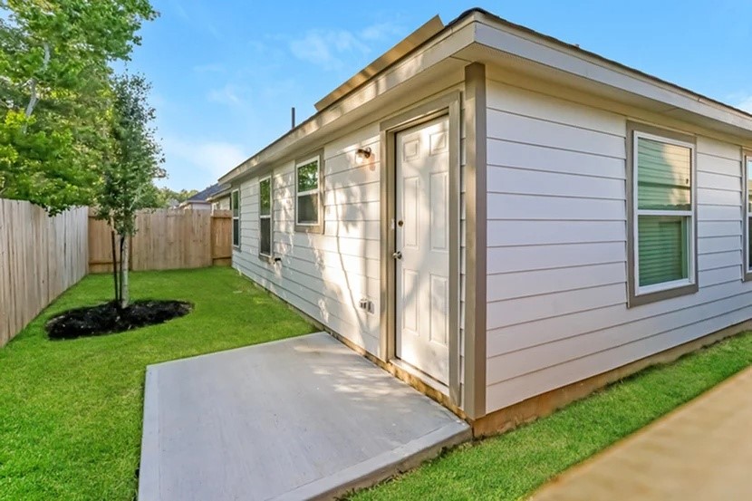 1048 Burkes Rdg Trail Conroe, TX 77301 - Photo 2 of 21