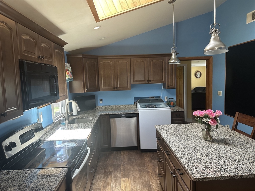 20 Keddy Street Springfield, MA 01109 - Photo 7 of 23 Gallery Image 7