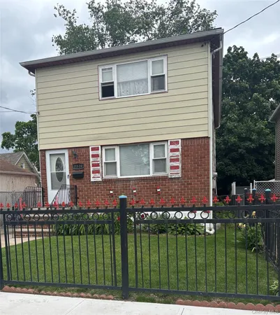$899,999 | 213-20 102nd Avenue | Queens Village