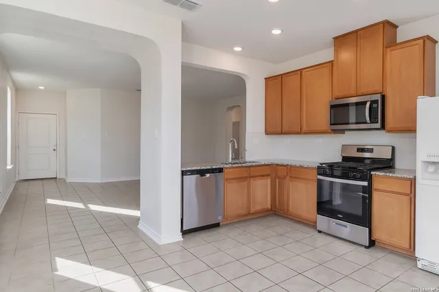 $2,150 | 29960 Versace, Bulverde, TX 78163