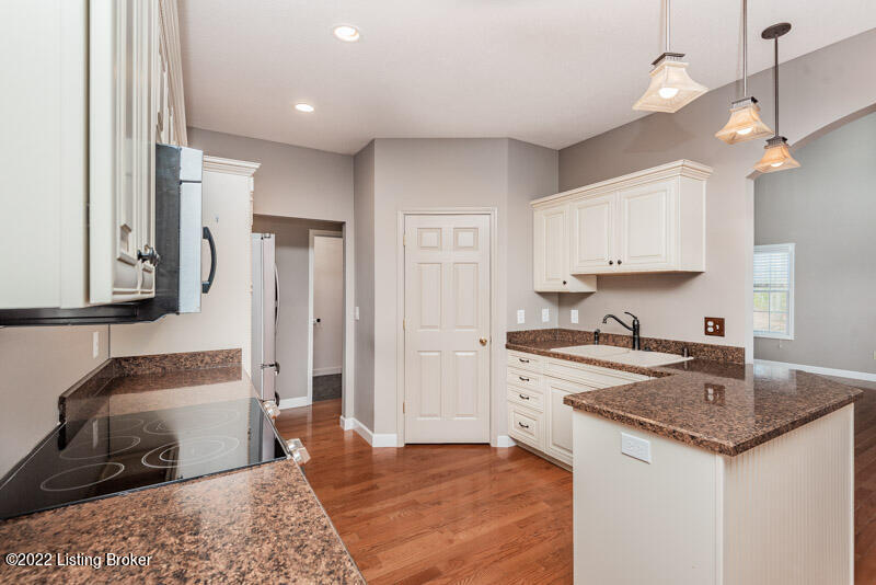 1265 Rams Run Shepherdsville, KY 40165 - Photo 10 of 36 Kitchen