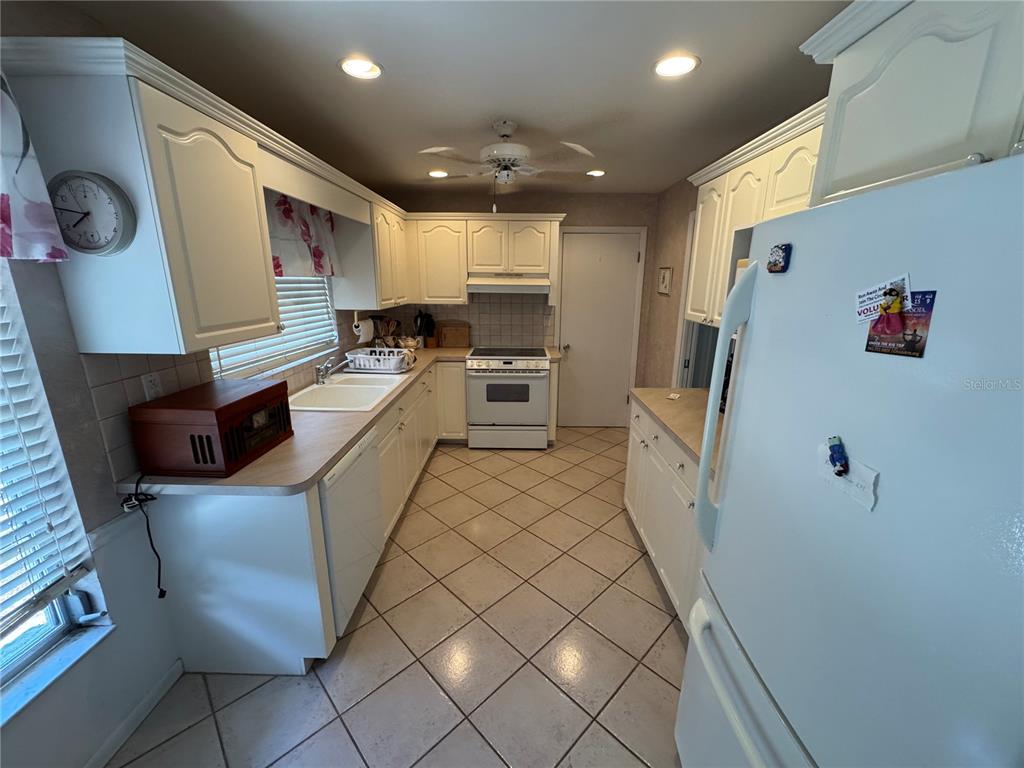239 Hammock Terrace Venice, FL 34293 - Photo 3 of 13 a kitchen with stainless steel appliances a refrigerator sink and microwave
