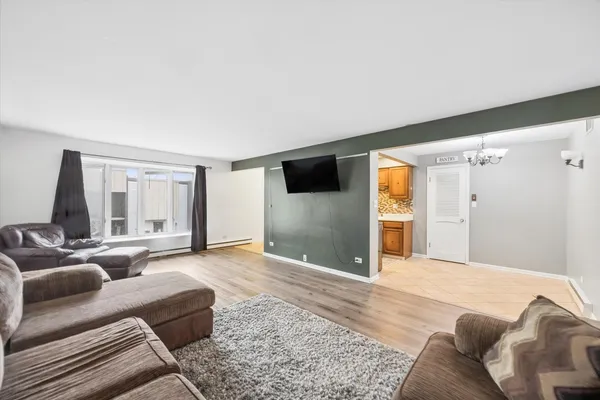 $209,900 | 9808 Karlov Avenue, Unit D, Oak Lawn, IL 60453